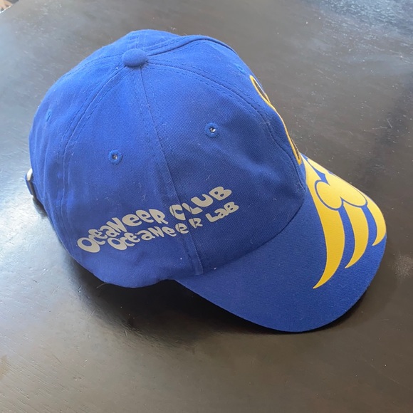 Disney Mickey Mouse Hat - Picture 2 of 6